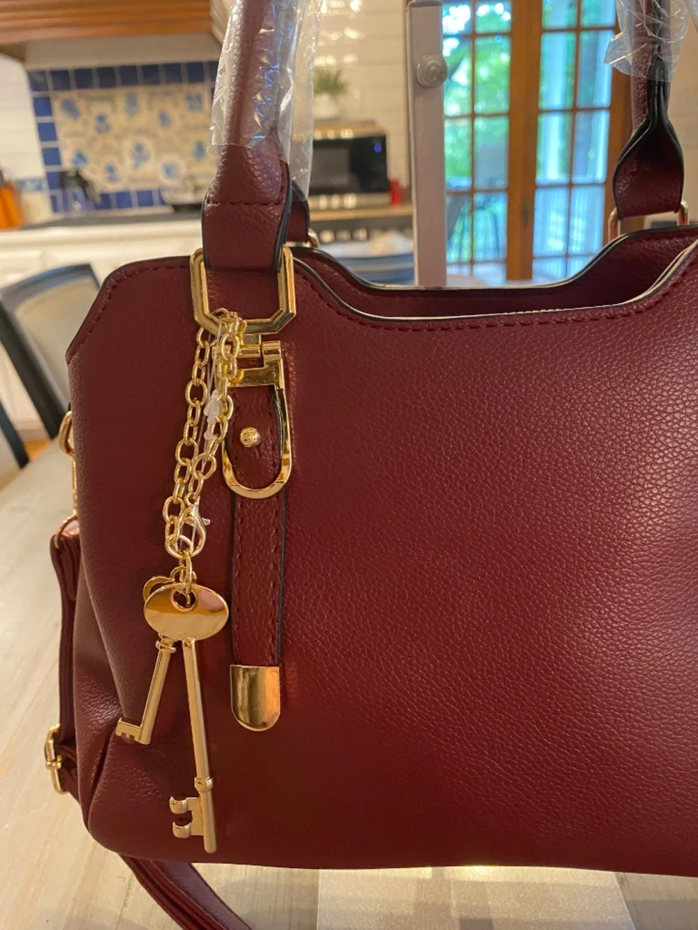 048 - Oakdale Burgundy Faux Leather Handback with Scarf